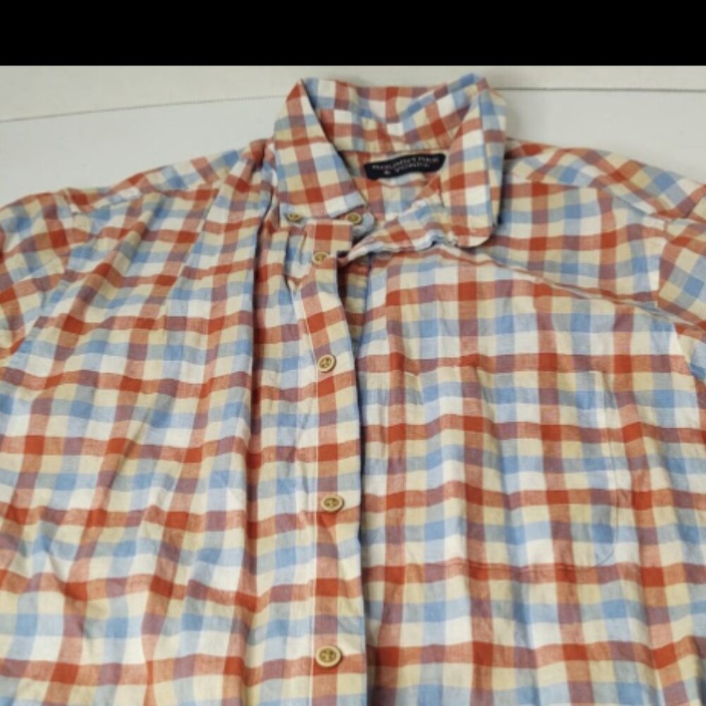 Roundtree & Yorke Men button up Shirt Size Medium (F2)